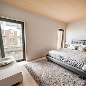 https://apt-station-64-b2-charleroi-airport.hotelsghent.com