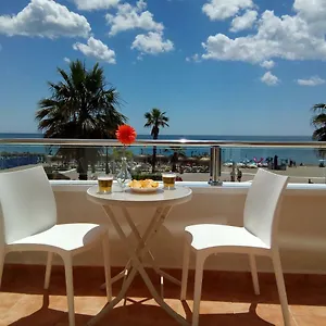 https://nuevo-roca-chica-primera-linea-playatorremolinos.es-andalucia.com